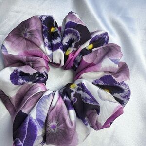 Elegant Floral Hair Scrunchie in Purple and White